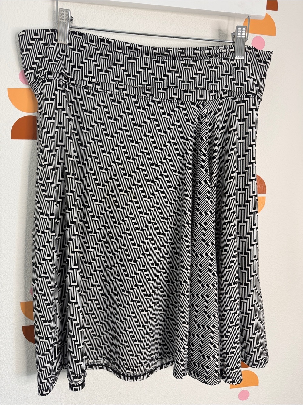 Max Studio Black and White Geometric circle Skirt N0283